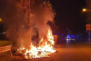 Imatge d'arxiu d'un incendi de contenidors a Torredembarra.