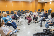 Els participants de la sessió de conversa a la sala d’actes de l’Hospital Santa Tecla.
