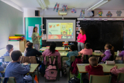 Les pedagogues de l’ONG Mirades del Món que imparteixen el taller, Noemí Amorós i Remei Martínez.