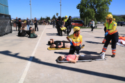 Policies, tècnics del SEM i altres cossos de seguretat en l'exercici de simulacre de les JETE a Tortosa.