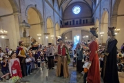 Els veïns d’Alcover van celebrar diumenge la festivitat del Corpus i el bateig del gegant bandoler.