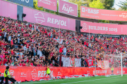 Imatge de la grada del Nou Estadi durant el partit de Play-off contra el Ceuta.