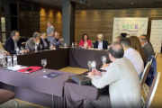 Imatge de la Reunió de l'associació d'emrpesaris de les Comarques de l'Ebre (AECE).