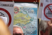 Cartells contra la possible implantació d'una planta de biogàs al municipi de Camarles.