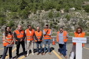 La consellera de Territori, Ester Capella, ha explicat les obres per instal·lar barreres dinàmiques en un talús de la C-14 a la província de Lleida.