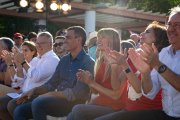 El president espanyol, Pedro Sánchez, acompanyat de la seva esposa, Begoña Gómez, en un míting a Benalmàdena (Málaga).