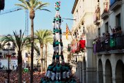 3 de 10 amb folre i manilles dels Castellers de Vilafranca a la Diada de Les Neus de Vilanova i la Geltrú