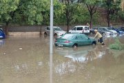 Imatge d'inundacions a la platja Arrabassada de Tarragona durant un temporal de plujes intenses