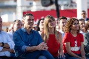 El president espanyol, Pedro Sánchez, i la seva dona, Begoña Gómez, en un acte de campanya europea del PSOE