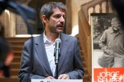 El ministre de Cultura, Ernest Urtasun, a l’exposició ‘El largo viaje’ a l’Arxiu de la Corona d’Aragó de Barcelona.