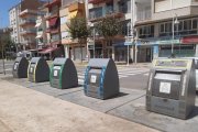 Contenidors soterrats en un carrer de l'Ampolla