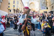 La cercavila del seguici petit de Tarragona per les festes de Santa Tecla no para de créixer i va omplir els carrers de la Part Alta de la ciutat amb foc, balls i música.