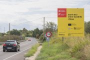 Fotografia d’un cartell informatiu que avisa de les obres del carril bic