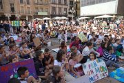 Alumnes a la plaça del Mercadal.