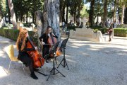 El dia 1, els visitants seran rebuts per la música d’un duet de violoncels.