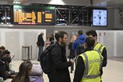 La circulació ferroviària segueix suspesa en les línies que enllacen Madrid amb València i en la rodalia de la pròpia capital de la Comunitat Valenciana.