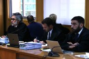 Advocats de la defensa i els principals acusats pel cas a l'inici del judici pel cas del frau en els exàmens del carnet de conduir vinculat a les autoescoles Roquetes-Temple.