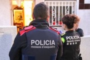 Agents dels Mossos d’Esquadra i de la Guàrdia Urbana van realitzar fa mesos una campanya d’informació als veïns de la zona.