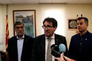 El delegat del Govern a l'Ebre, Joan Castor Gonell, el secretari d'Empresa i Competitivitat, Jaume Baró, i el president del Baix Ebre, Antoni Gilabert.