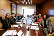 Membres de la comissió mixta Diputació- URV, presidida per la presidenta de la Diputació de Tarragona, Noemí Llauradó i el rector de la URV, Josep Pallarès.