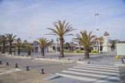 L’entrada de l’Aquopolis Costa Daurada i els locals comercials del passeig Pau Casals