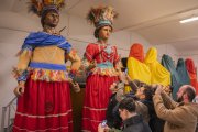 Fotografia dels Gegants Indis de Reus. El de l’esquerra ja amb el rostre reconstruït després de la caiguda patida durant l’octubre a Barcelona.