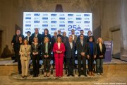 Foto de família a la inauguració del 25è Espai de l’Estudiant de Valls.