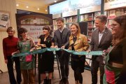 Fotografia de l’acte d’inauguració de la botiga de la Casa del Llibre a Reus.