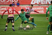Marc Montalvo patint una falta contra el Zamora.