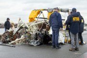 Cabina de l'helicòpter accidentat recuperada del riu Hudson