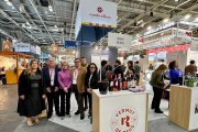 La corporació va estar present a la fira Vinexpo París 2025, acompanyada de dotze cellers del territori