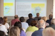 Sessió informativa sobre la ZBE al Centre Cívic Mestral on es veu l’inspector en cap de la Guàrdia Urbana, Pedro Muñoz.