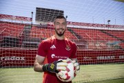 El porter del Nàstic, Alberto Varo, després de l’entrenament d’ahir a la porteria de gol de mar del Nou Estadi Costa Daurada.