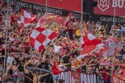 Aficionats granes en un partit de l'equip al Nou Estadi Costa Daurada.