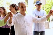 Jordi Turull balla una sardana a l'aplec de Junts a Sant Cugat del Vallès.