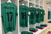 Les samarretes del Nàstic en la prèvia del partit.