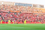 Imatge de la grada de preferent del Nou estadi durant el partit de Play-off de l'any passat contra el Ceuta.