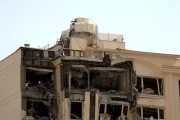 Un edificio dañado en Irán como consecuencia de los bombardeos israelíe
