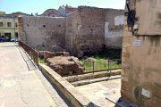 Estat actual de les ruïnes de la Casa de Poblet i la torre integrada en aquesta