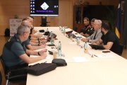 Imatge de la reunió de la junta de seguretat local de Salou amb la presència de l'alcalde de la ciutat, Pere Granados, i de representants dels diferents cossos policials