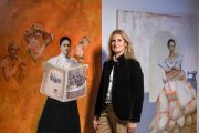 Adela Beltran Sancho amb dues de les peces exposades