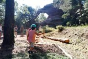 Una família a l’itinerari del Ratolí Fermí de Prades.