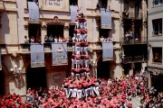 5 de 9 amb folre de la Colla Vella dels Xiquets de Valls a la diada de Sant Joan.