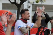 El tècnic Marc Carrasco durant la celebració de l’ascens.
