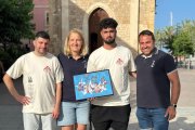 Membres dels Xiquets del Serrallo i els Diables Voramar.