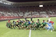 Imatge dels jugadors del Nàstic després del triomf al camp del Real Murcia.