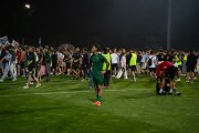 Joan Oriol, el capità del Nàstic, a la gespa de Zubieta després de la dolorosa derrota, completament sol.