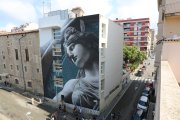 El mural està ubicat a la façana posterior de l’edifici de l’IMSST.