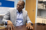 Oury Bailo Diallo a les oficines del Diari Més.