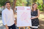 Daniel Marcos i Sandra Guaita presentant les futures inversios a la via pública.
